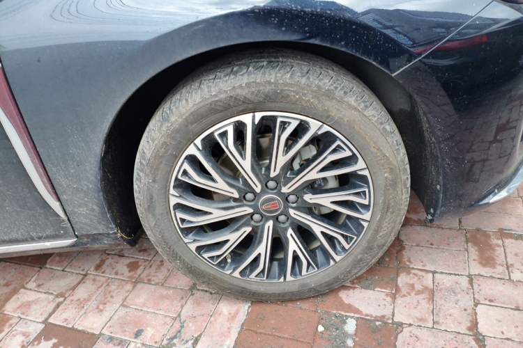 Used Hongqi H5 2025 2.0T Automatic Flag Edition – 500 000 Units Commemorative Version Right Front Wheel Hub