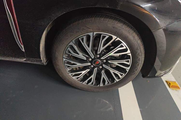 Used Hongqi H5 2025 2.0T Automatic Flag Edition – 500 000 Units Commemorative Version Right Front Wheel Hub