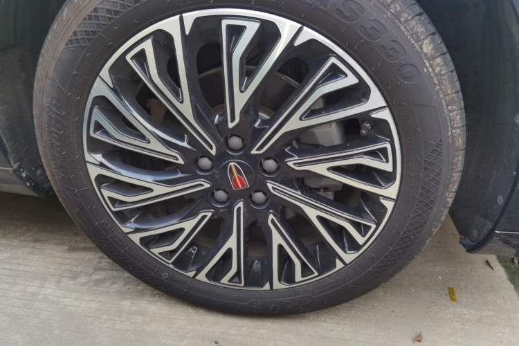 Used Hongqi H5 2025 2.0T Automatic Flag Edition – 500 000 Units Commemorative Version Right Front Wheel Hub