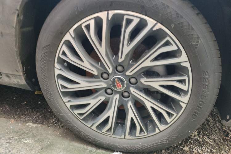 Used Hongqi H5 2025 2.0T Automatic Flag Edition – 500 000 Units Commemorative Version Right Front Wheel Hub