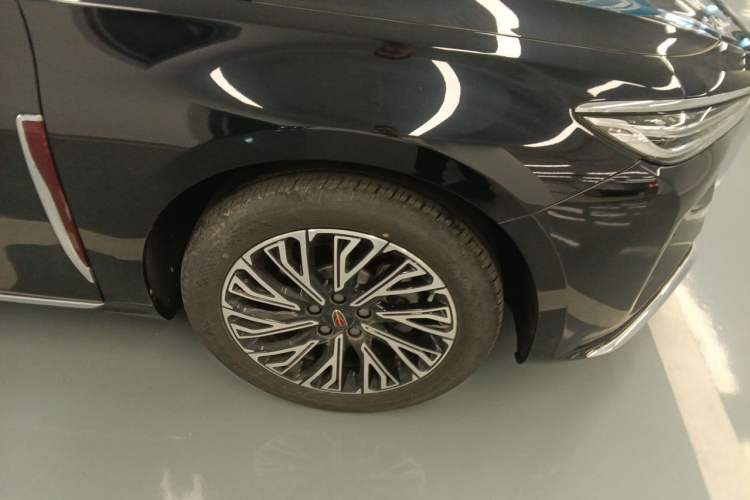 Used Hongqi H5 2025 2.0T Automatic Flag Edition – 500 000 Units Commemorative Version Right Front Wheel Hub