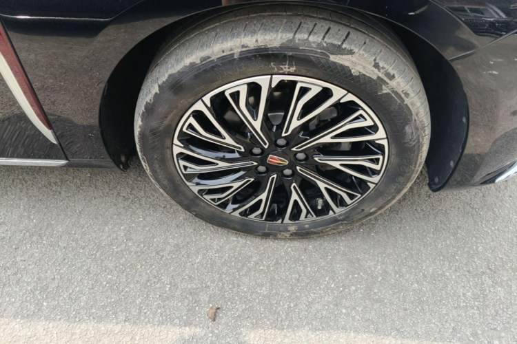 Used Hongqi H5 2025 2.0T Automatic Flag Edition – 500 000 Units Commemorative Version Right Front Wheel Hub