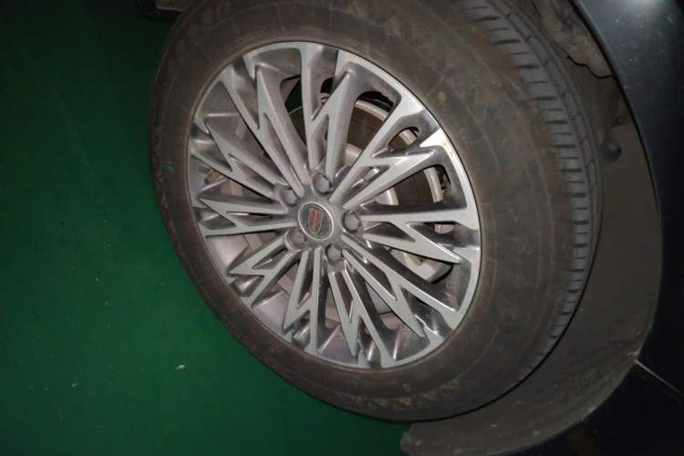 Used Hongqi H5 2025 1.5T DCT Qiyun 500 000th Unit Commemorative Edition Right Front Wheel Hub