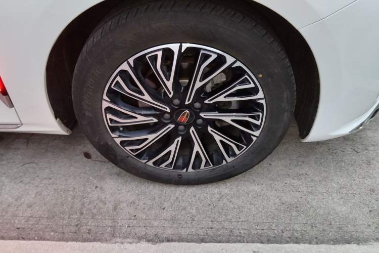 Used Hongqi H5 2025 2.0T Automatic Flag Edition – 500 000 Units Commemorative Version Right Front Wheel Hub