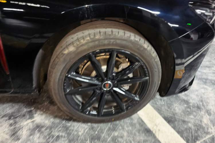 Used Hongqi H5 2025 1.5T DCT Xuan Ying Edition Right Front Wheel Hub
