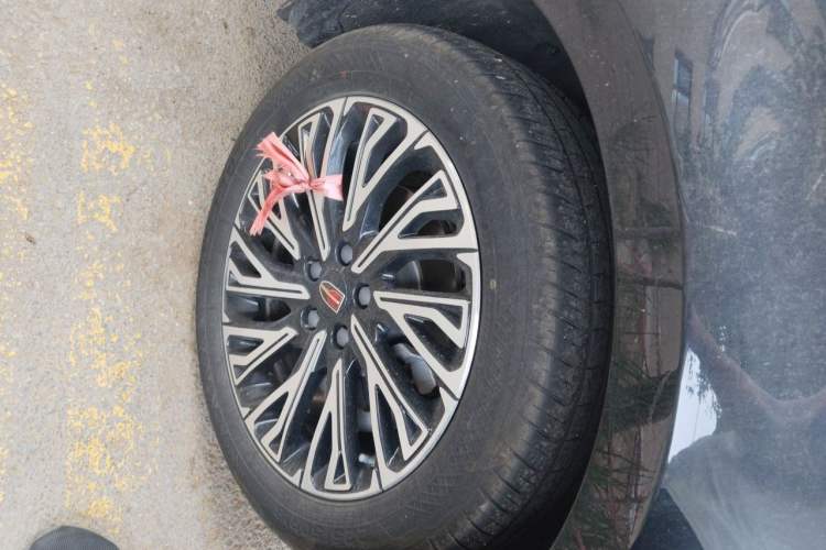 Used Hongqi H5 2025 2.0T Automatic Flag Edition – 500 000 Units Commemorative Version Right Front Wheel Hub