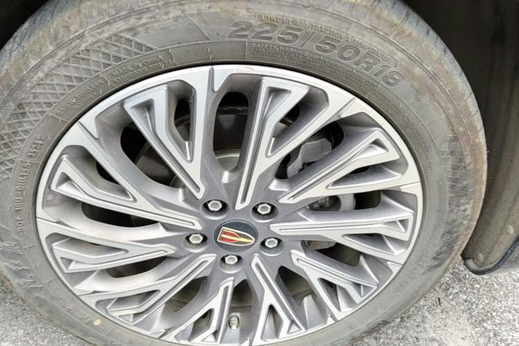 Used Hongqi H5 2025 2.0T Automatic Flag Edition – 500 000 Units Commemorative Version Right Front Wheel Hub