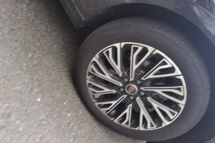 Used Hongqi H5 2025 2.0T Automatic Flag Edition – 500 000 Units Commemorative Version Right Front Wheel Hub