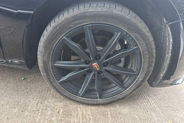 Used Hongqi H5 2025 2.0T Automatic Xuan Ying Edition Right Front Wheel Hub