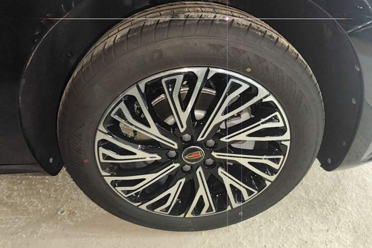 Used Hongqi H5 2025 2.0T Automatic Flag Edition – 500 000 Units Commemorative Version Right Front Wheel Hub