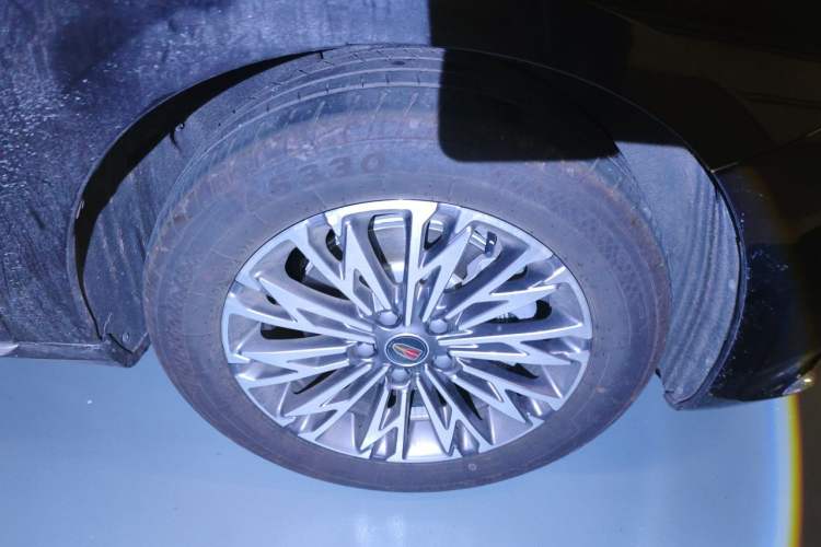 Used Hongqi H5 2025 1.5T DCT Qiyun 500 000th Unit Commemorative Edition Right Front Wheel Hub