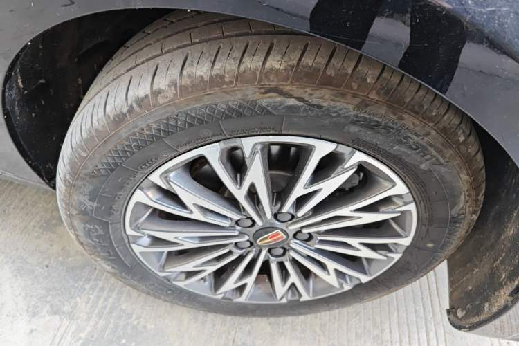 Used Hongqi H5 2025 1.5T DCT Qiyun 500 000th Unit Commemorative Edition Right Front Wheel Hub