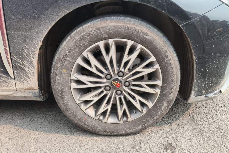 Used Hongqi H5 2025 1.5T DCT Qiyun 500 000th Unit Commemorative Edition Right Front Wheel Hub
