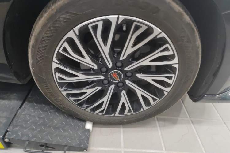 Used Hongqi H5 2025 2.0T Automatic Flag Edition – 500 000 Units Commemorative Version Right Front Wheel Hub
