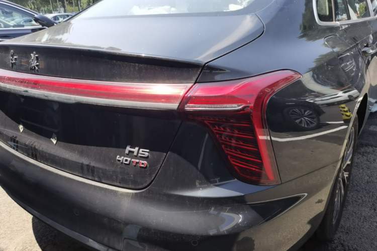 Used Hongqi H5 2025 2.0T Automatic Flag Edition – 500 000 Units Commemorative Version Right Rear Taillight