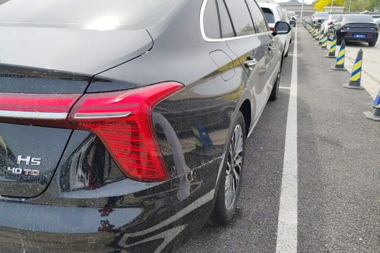 Used Hongqi H5 2025 2.0T Automatic Flag Edition – 500 000 Units Commemorative Version Right Rear Taillight