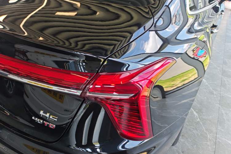 Used Hongqi H5 2025 2.0T Automatic Flag Edition – 500 000 Units Commemorative Version Right Rear Taillight