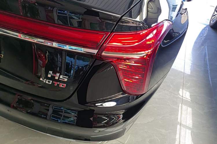 Used Hongqi H5 2025 2.0T Automatic Flag Edition – 500 000 Units Commemorative Version Right Rear Taillight