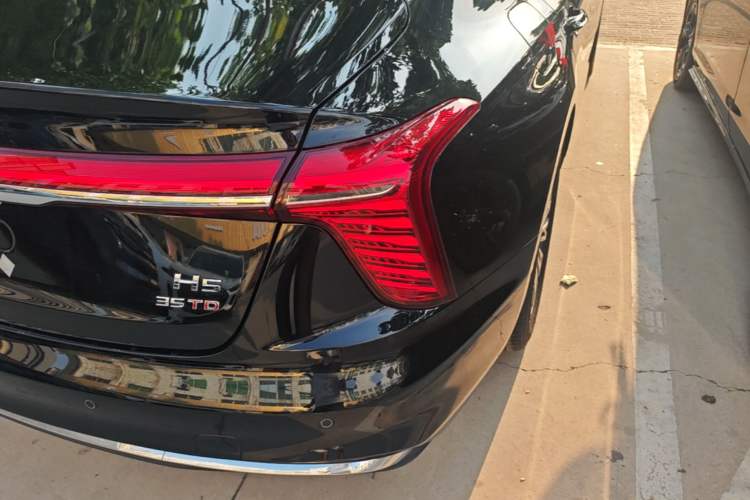 Used Hongqi H5 2025 1.5T DCT Qiyun 500 000th Unit Commemorative Edition Right Rear Taillight