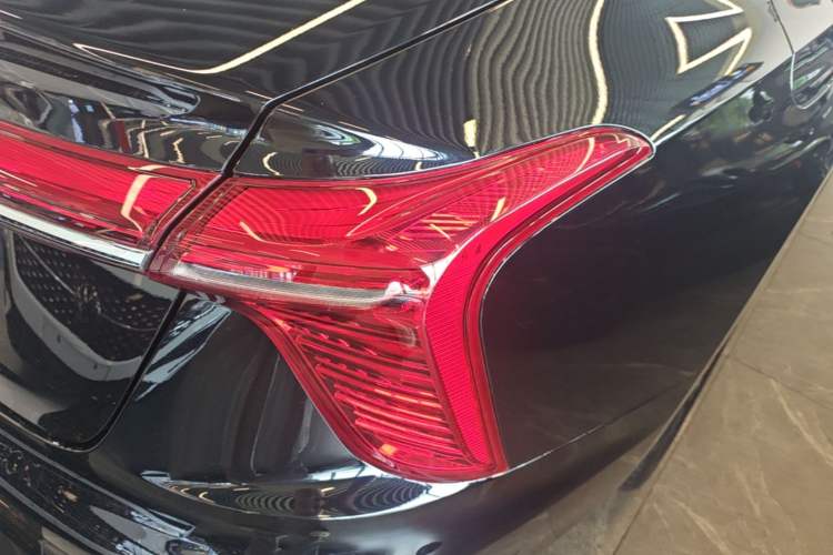Used Hongqi H5 2025 2.0T Automatic Flag Edition – 500 000 Units Commemorative Version Right Rear Taillight