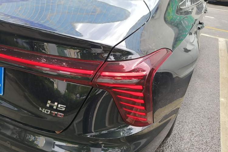 Used Hongqi H5 2025 2.0T Automatic Xuan Ying Edition Right Rear Taillight
