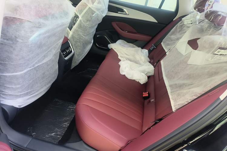 Used Hongqi H5 2025 2.0T Automatic Flag Edition – 500 000 Units Commemorative Version Right Rear Taillight
