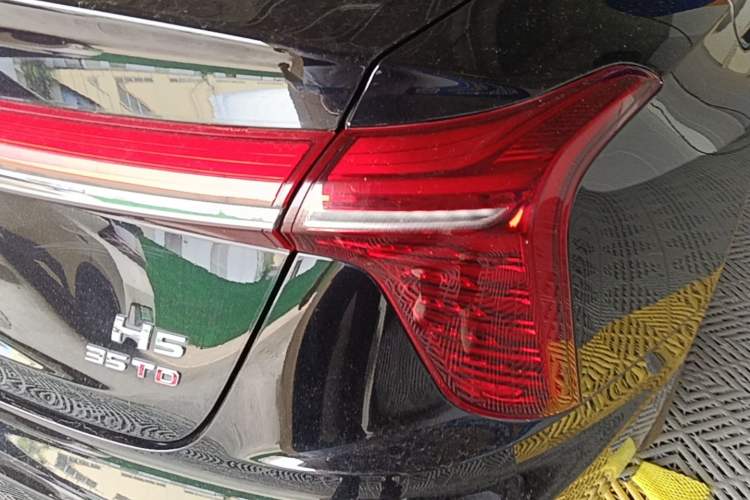 Used Hongqi H5 2025 1.5T DCT Qiyun 500 000th Unit Commemorative Edition Right Rear Taillight