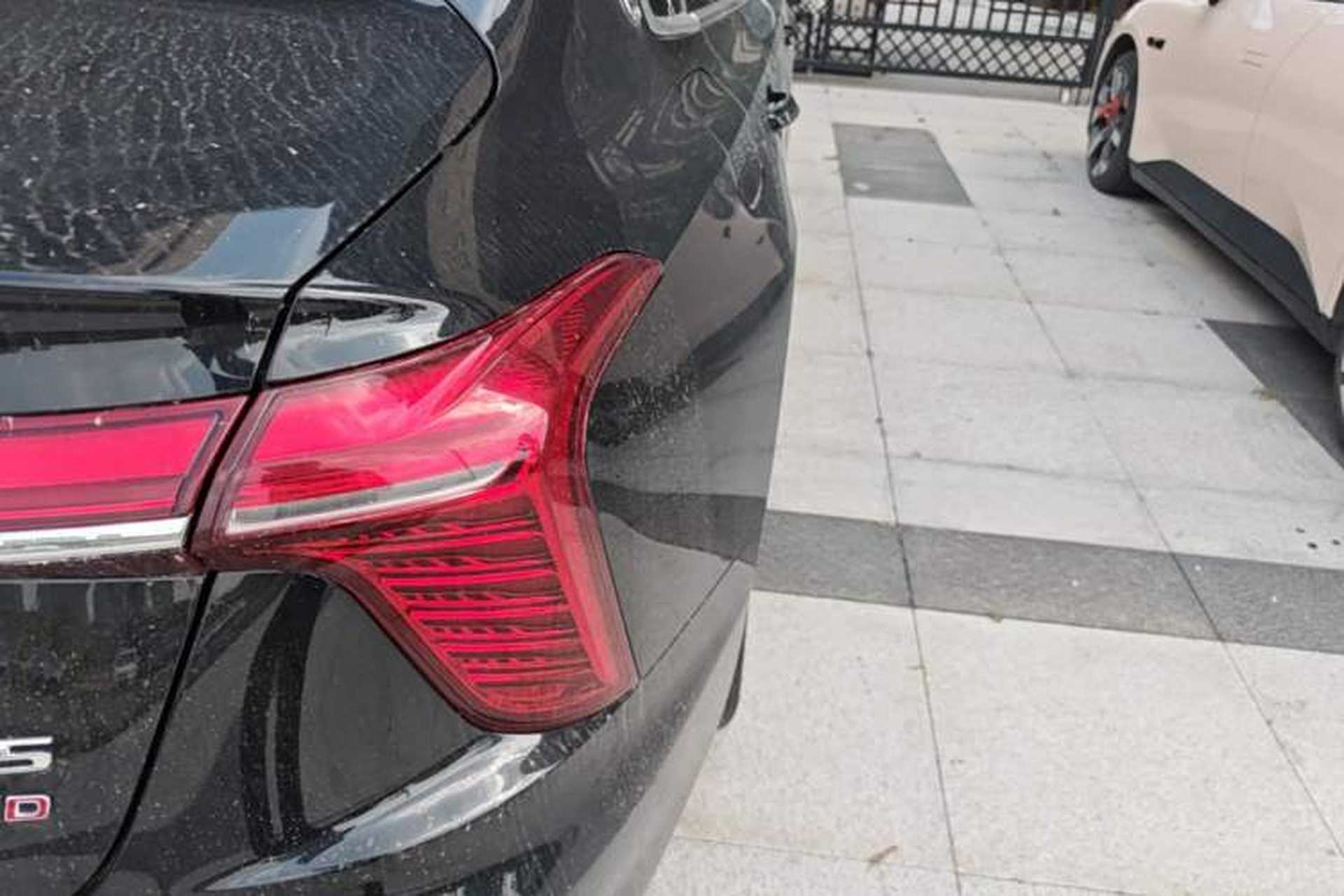 Used Hongqi H5 2025 2.0T Automatic Flag Edition – 500 000 Units Commemorative Version Right Rear Taillight