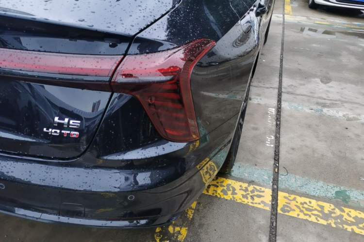 Used Hongqi H5 2025 2.0T Automatic Xuan Ying Edition Right Rear Taillight