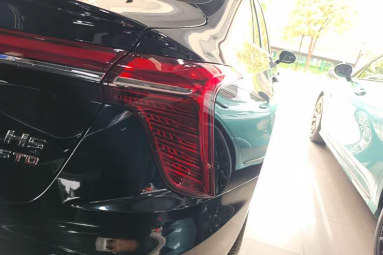 Used Hongqi H5 2025 1.5T DCT Qiyun 500 000th Unit Commemorative Edition Right Rear Taillight