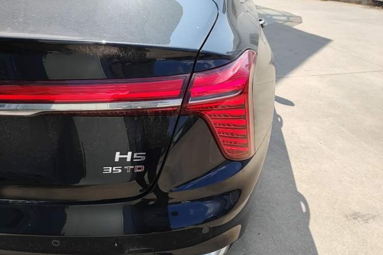 Used Hongqi H5 2025 1.5T DCT Qiyun 500 000th Unit Commemorative Edition Right Rear Taillight