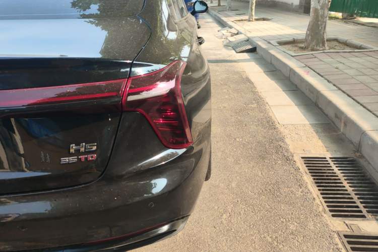Used Hongqi H5 2025 1.5T DCT Xuan Ying Edition Right Rear Taillight