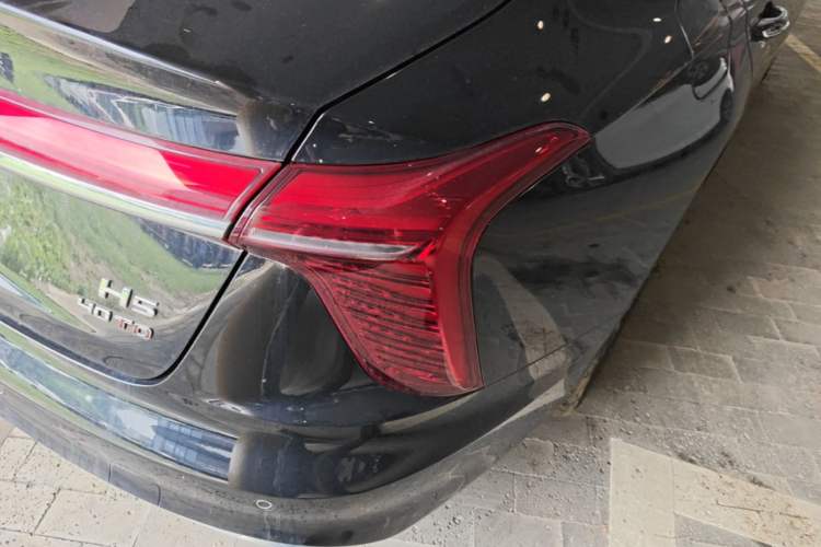 Used Hongqi H5 2025 2.0T Automatic Flag Edition – 500 000 Units Commemorative Version Right Rear Taillight