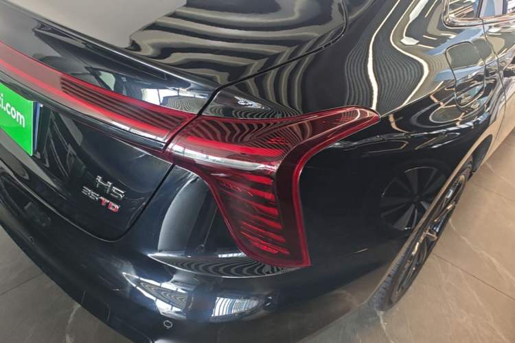 Used Hongqi H5 2025 1.5T DCT Xuan Ying Edition Right Rear Taillight