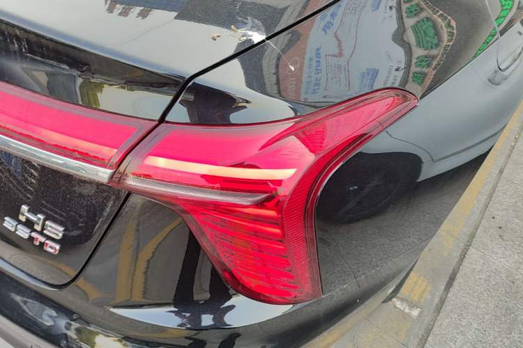 Used Hongqi H5 2025 1.5T DCT Qiyun 500 000th Unit Commemorative Edition Right Rear Taillight
