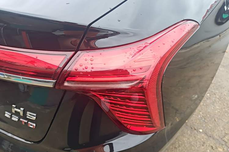 Used Hongqi H5 2025 1.5T DCT Qiyun 500 000th Unit Commemorative Edition Right Rear Taillight