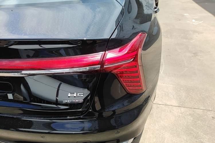 Used Hongqi H5 2025 1.5T DCT Qiyun 500 000th Unit Commemorative Edition Right Rear Taillight