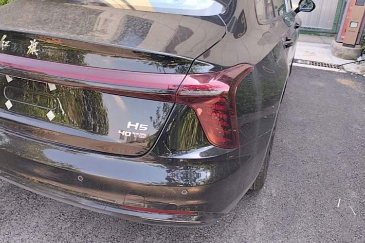 Used Hongqi H5 2025 2.0T Automatic Xuan Ying Edition Right Rear Taillight