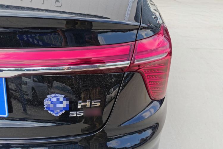 Used Hongqi H5 2025 1.5T DCT Qiyun 500 000th Unit Commemorative Edition Right Rear Taillight
