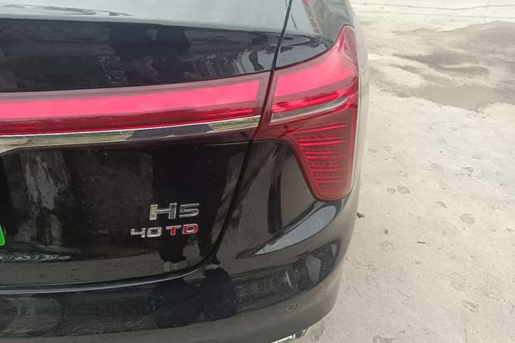 Used Hongqi H5 2025 2.0T Automatic Flag Edition – 500 000 Units Commemorative Version Right Rear Taillight