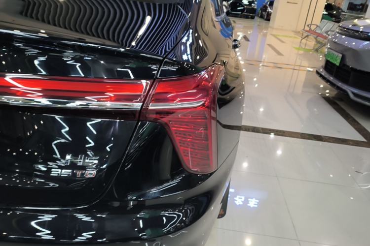 Used Hongqi H5 2025 1.5T DCT Qiyun 500 000th Unit Commemorative Edition Right Rear Taillight