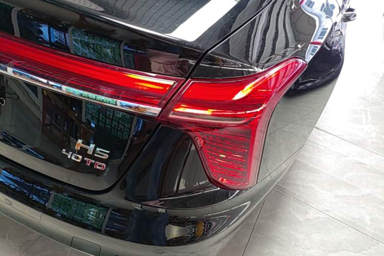 Used Hongqi H5 2025 2.0T Automatic Flag Edition – 500 000 Units Commemorative Version Right Rear Taillight