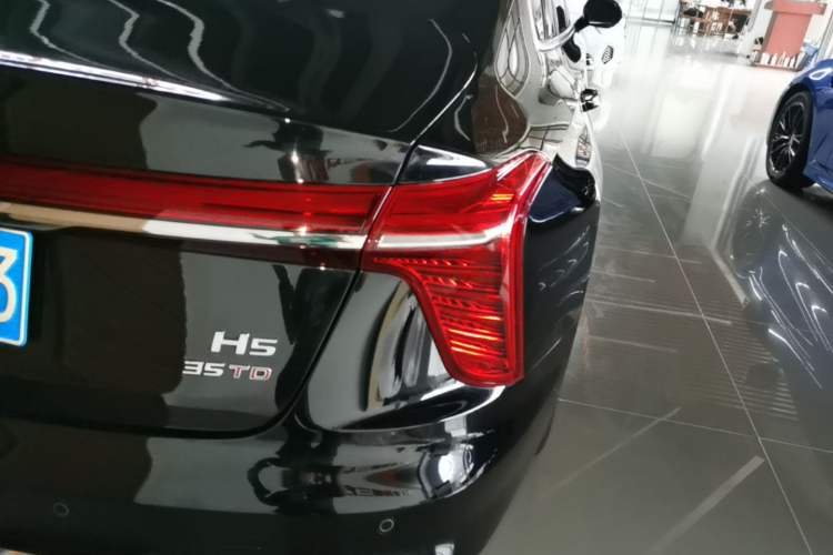 Used Hongqi H5 2025 1.5T DCT Qiyun 500 000th Unit Commemorative Edition Right Rear Taillight