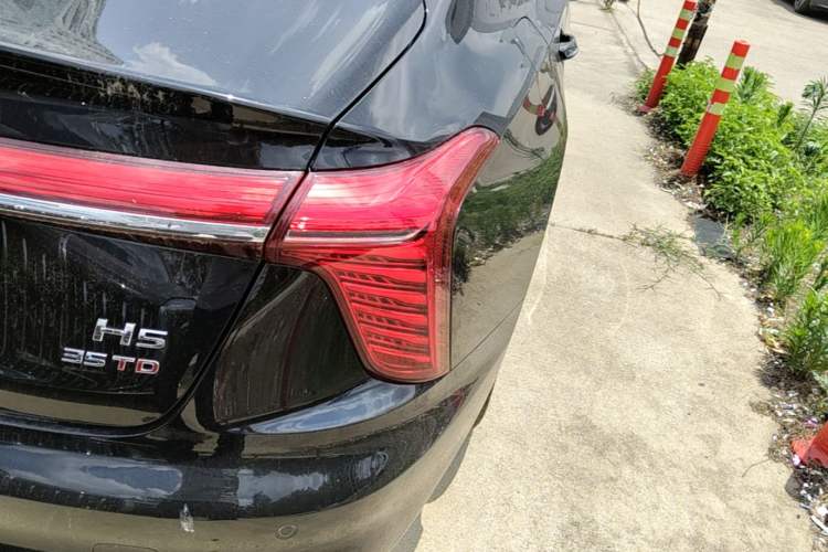 Used Hongqi H5 2025 1.5T DCT Qiyun 500 000th Unit Commemorative Edition Right Rear Taillight