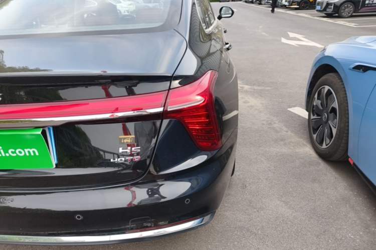 Used Hongqi H5 2025 2.0T Automatic Flag Edition – 500 000 Units Commemorative Version Right Rear Taillight