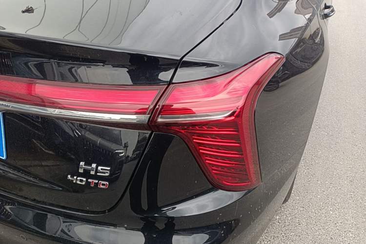 Used Hongqi H5 2025 2.0T Automatic Flag Edition – 500 000 Units Commemorative Version Right Rear Taillight