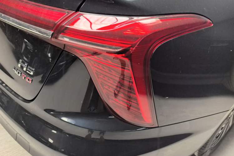 Used Hongqi H5 2025 2.0T Automatic Flag Edition – 500 000 Units Commemorative Version Right Rear Taillight