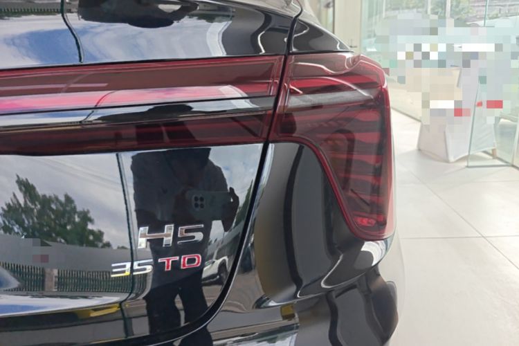 Used Hongqi H5 2025 1.5T DCT Xuan Ying Edition Right Rear Taillight