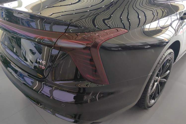 Used Hongqi H5 2025 1.5T DCT Xuan Ying Edition Right Rear Taillight