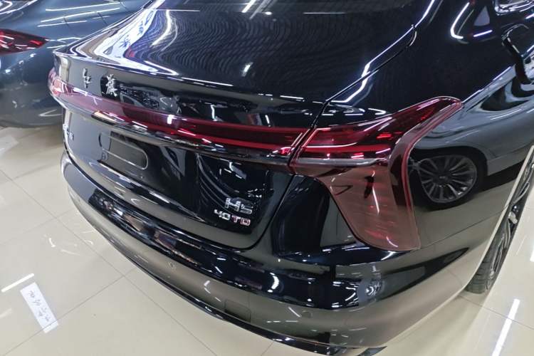 Used Hongqi H5 2025 2.0T Automatic Xuan Ying Edition Right Rear Taillight